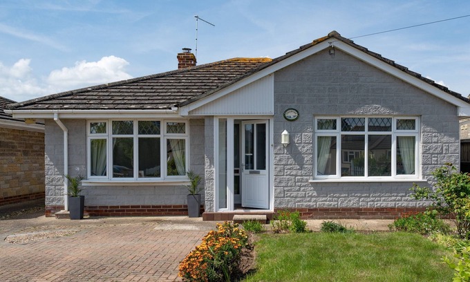 Bembridge House | Lovely Two Bedroom Bungalow In Bembridge Isle of Wight Close To Village, Beaches