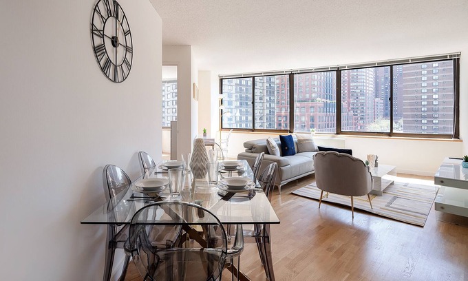 Upper East Side Apartment | Lovely UES Luxury 2 Bed w/Gym, Pool,Laundry #6160