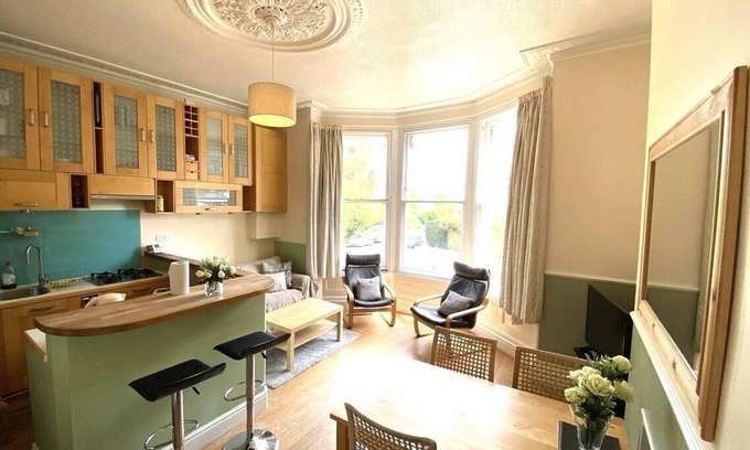 Clifton Apartment | Lovely Victorian Apartment in Clifton Village