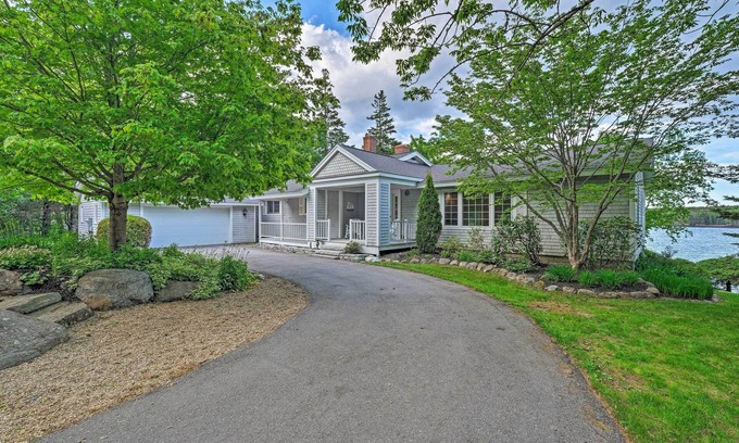 Owls Head House | Lovely Waterfront Owls Head Home w/Own Beach