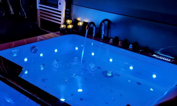 Alencon Bed & Breakfast | Loveroom la chambre d'aphrodite 2 to 4 people for an unforgettable experience