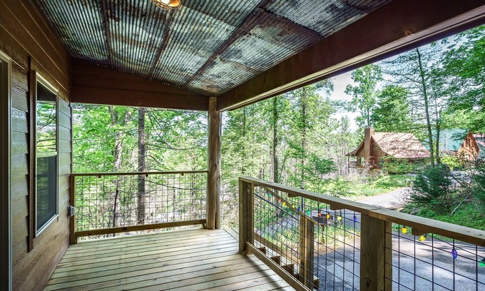 Gatlinburg Cabin | Lover’s Escape - Perfect for Couples!