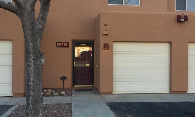 Moab South Valley Condo | Low rates - Moab Solano Vallejo Condo, sleeps 5, outdoor pool