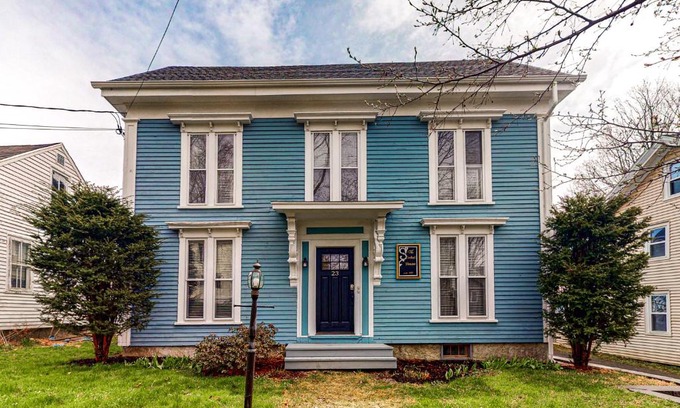 Bucksport House | Lower Corbel House