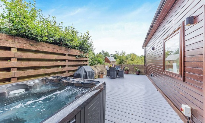 Menai Bridge Ski Chalet | Lower Lake Boathouse