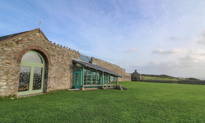 St Brides Cottage | LOWER TREGINNIS FARM, family friendly, with open fire in St Davids