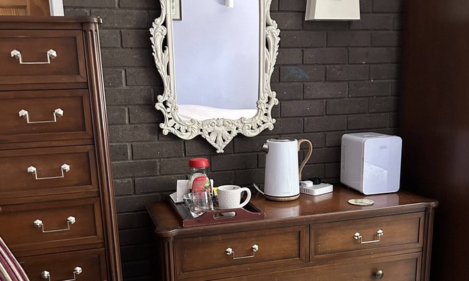 Birmingham Bed & Breakfast | Lowri Cottage BnB