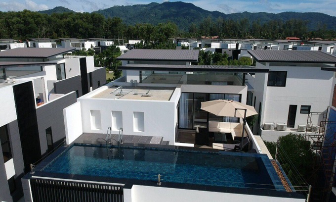 Laguna Villa | LP101 - Private rooftop pool villa in Laguna for 9 people, near restaurants and shops