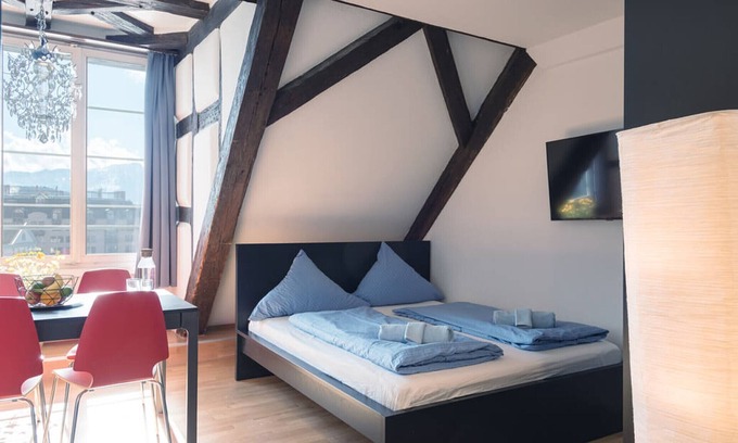 Lucerne Apartment | LU Mars IVa - Chapel Bridge HITrental Apartment