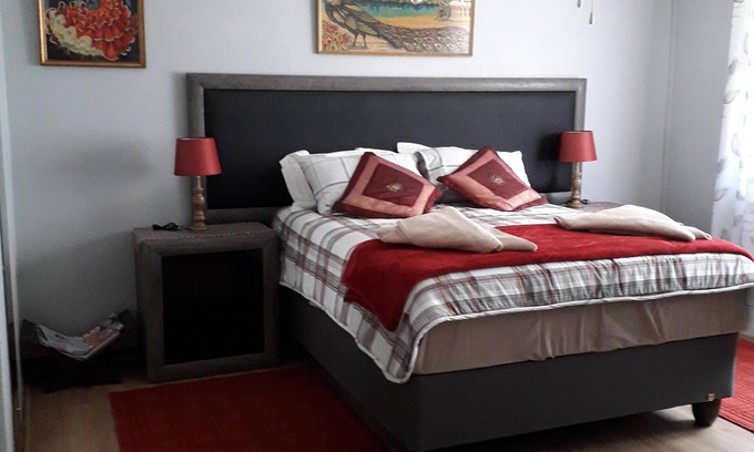 Die Bos House | Lucia`s-Self Catering Strand Western Cape