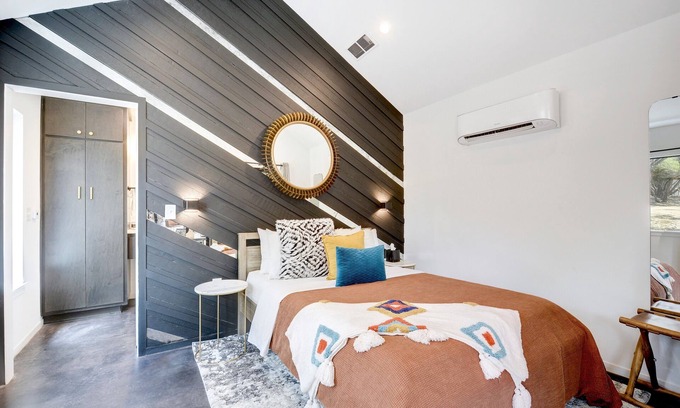 Dripping Springs Cabin | Lucky Arrow Retreat: Breezeway Cabin w/Hill Country View