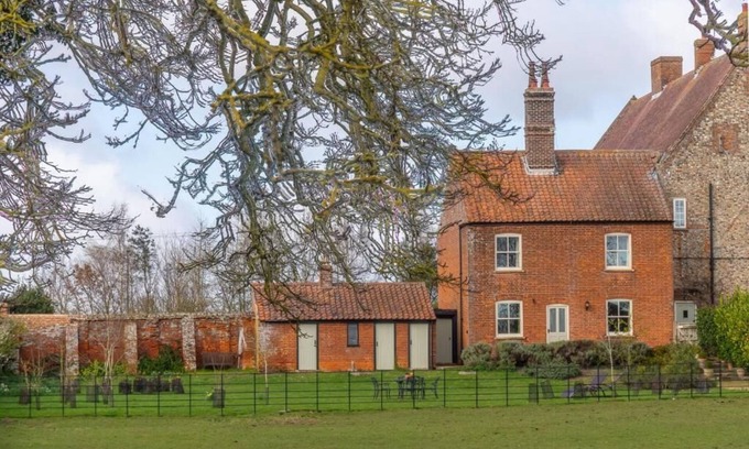Irstead House | Ludham Hall Cottage - countryside retreat