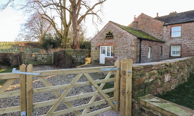 Penrith Cottage | LUHAM COTTAGE, pet friendly, with open fire in Langwathby