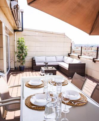 Distrito Oeste Apartment | Lujoso ático entre 2 playas con garaje, terraza, vistas y wifi
