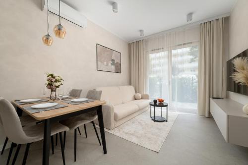 Wroclaw City Center Apartment | Luksusowe Apartamenty w Centrum Wrocławia Blisko Parku z Klimatyzacją w Salonie by Noclegi Renters