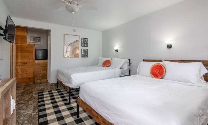 Balsam Lake Hotel | Lumberjill Room #15– Two Queen Beds