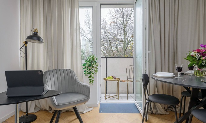 Zoliborz Apartment | Lumina spacious apartment in Warsaw