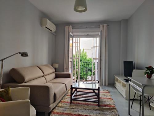 San Gil Apartment | Luminoso Apartamento Exterior con Balcón y Patio en Centro Histórico Feria-Alameda