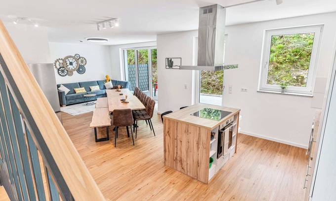 Offenburg House | LUMlFLATS: Haus mit 5 Zimmer und E-Ladestation
