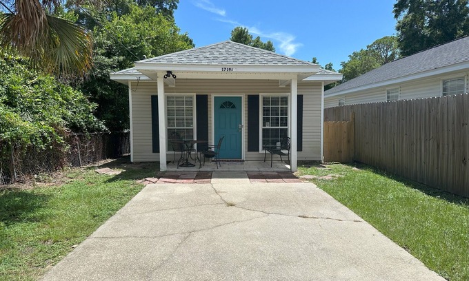 South Pensacola Cottage | Luna Bungalow - Downtown Pensacola