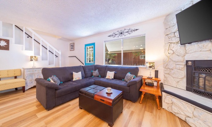 Country Club Estates House | Luna Lodge - 4BR, 2BA Close to Hike, Bike