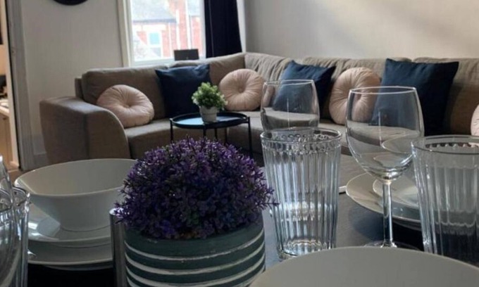 Gateshead Condo | Lush 4 bdrm maisonette nr Ncle free wifi,parking