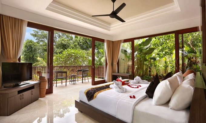 Kemenuh Villa | Lush Garden 2BR Villa near Tegenungan Waterfalls
