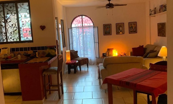 El Caloso Condo | Lush private courtyard and patio, 2 bd 2 bath,short walk to market & Old Town.