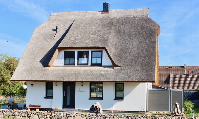 Dranske Apartment | Luv vacation apartment you can experience fantastic sunsets.