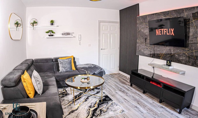 Manchester Apartment | Luxór 1-Bed Stay Near Etihad Stadium & Co-op Live | Just 10 min- Mcr City Centre