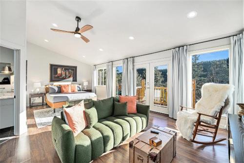 Bailey House | Lux 4br Cabin W Hot Tub & Patio
