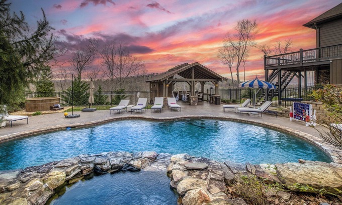 Blue Ridge Cabin | LUX 8 King Mountain Retreat – Sleeps 25, Stunning Views & Exclusive Furnishings!