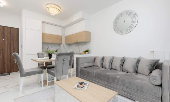 Wilanow Apartment | Lux Apartment with Balcony | Garage | 4 guests