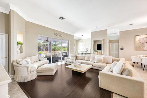 Naples Park House | Lux Family 3 BR With Pool Villa Walk To Beach and Mercato