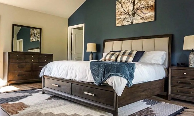 Butte House | Lux family retreat, hot tub, specular views. Spacious home on the golf course.