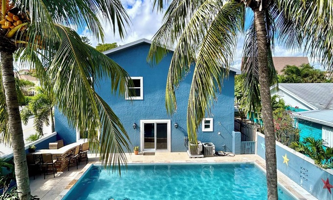 Lake Worth House | Lux Life - Pool, Sauna, Chill Vibes - Walk to the water & downtown!