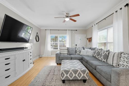 Jacksonville Beach House | Lux Oasis Mins To Mayo Clinic & Baptist Med Walk to Beach