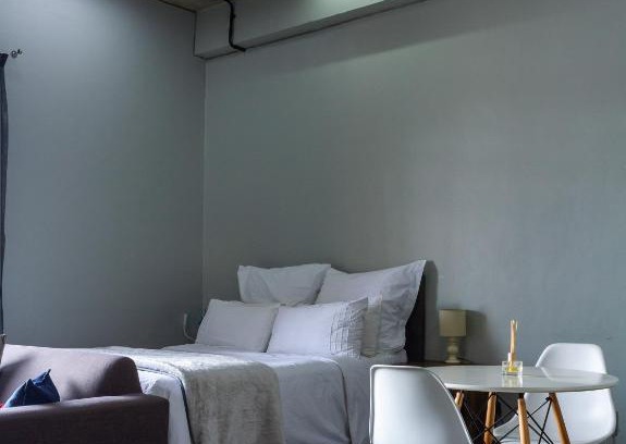 Downtown Johannesburg Apartment | Lux Studio Apartment @ Hallmark House