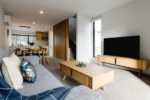 Wellington Apartment | Luxe 3BR, 2Bath Townhouse w Private Garage in CBD