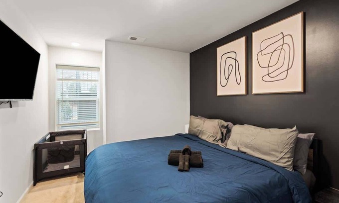 Charlotte House | Luxe 3BR Townhouse in Uptown Charlotte!