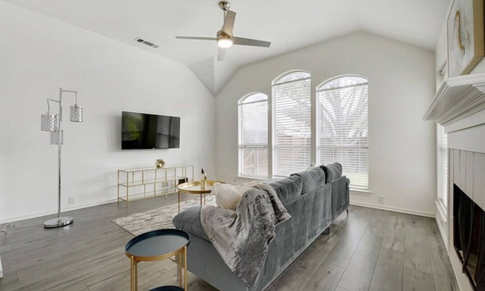 Plano House | Luxe 4B Cozy, Spacious Home, Perfect for Families