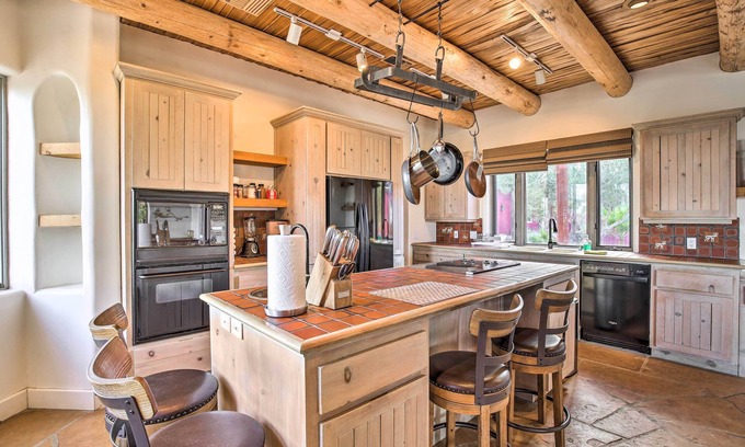 Borrego Springs House | Luxe Adobe Retreat w/Mountain & Golf Course Views