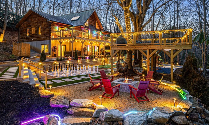 Black Mountain Cabin | Luxe Artisan Resort-Asheville's Ultimate Getaway!
