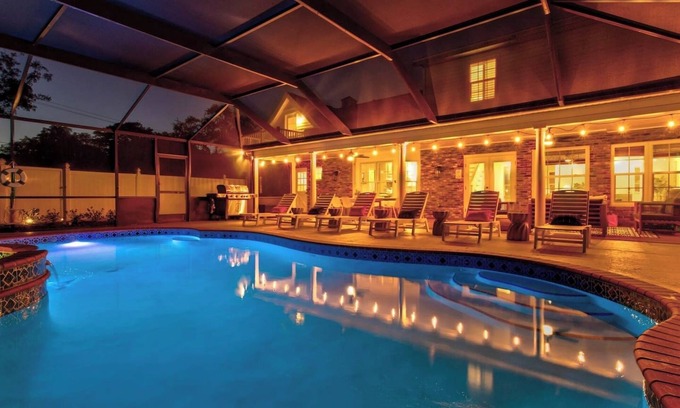 West Bradenton House | Luxe Escape: Fire Pit, Pool, Golf near AMI & IMG