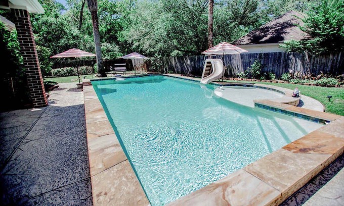 Beaumont House | Luxe Executive Home 4BR 3.5 BA w/Sparkling Pool, Outdoor Entertainment Area, Sp