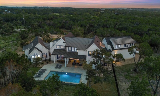 Austin House | Luxe Farmhouse w/Pool and Spa on 4 Acres
