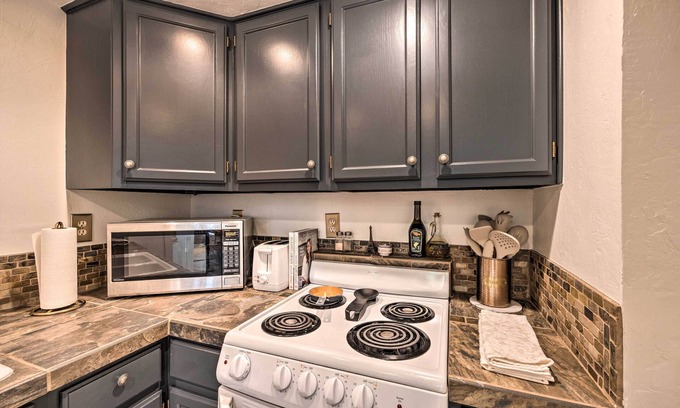 Southwest Colorado Springs Apartment | Luxe Garden-Level Apartment w/Sauna & Gym!