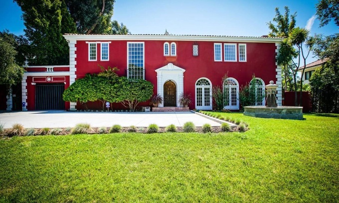 Greater Wilshire - Hancock Park House | Luxe Hancock Park Home with Heated Pool, Private & Fenced Backyard