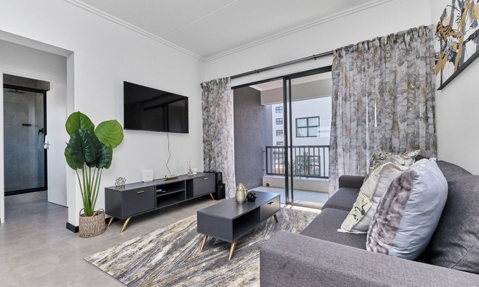 Greater Johannesburg Metropolitan Area Apartment | Luxe Haven Fourways, Sandton with WiFi, Gym