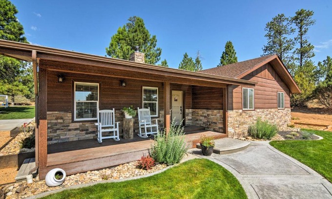 Bryce Canyon House | Luxe Home about 2 Mi to Bryce Canyon National Park!